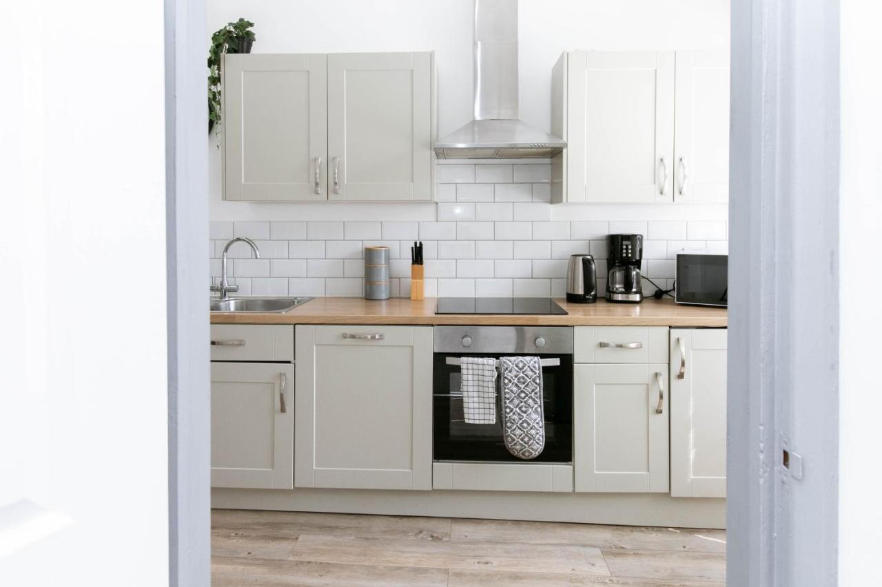 Spacious Apartment, Free Parking, Central Location Near To Uni, Hospital, Town Exeter Zewnętrze zdjęcie